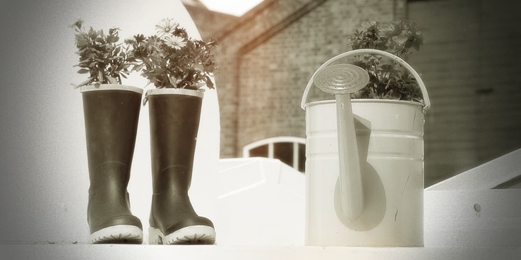 Botas y Regadera recicladas